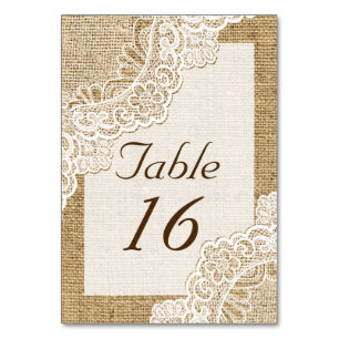 Rustikale weiße Spitzen auf Tischnummer