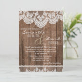 Rustikale weiße Spitzen- und Holzhochzeit Einladun Einladung (Stehend Vorderseite)