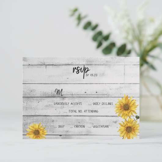 Rustikale Weißholz-Sonnenblumen-Hochzeitskarte RSV RSVP Karte (Stehend Vorderseite)