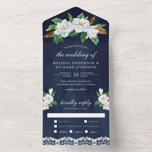 Rustikale White Magnolia Bloral Navy Blue Wedding All In One Einladung (Innen Boden)