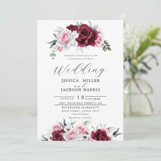 Rustikale White Maroon Rose Blumenhochzeit Einladung (Stehend Vorderseite)