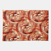 Rustikale Wiederholung rötlicher Korallenrosetten Geschirrtuch (Horizontal)