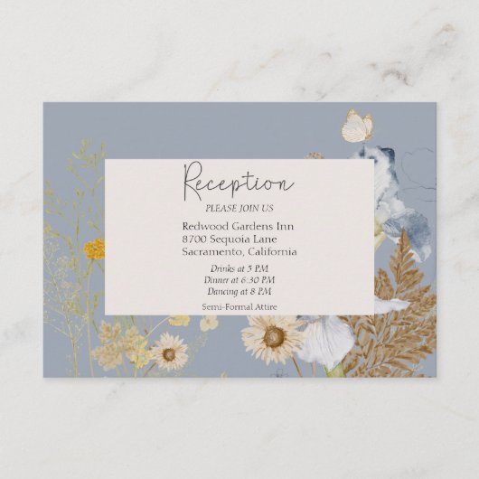 Rustikale Wildblumen Monogramm Dusty Blue Empfang Begleitkarte (Vorderseite)