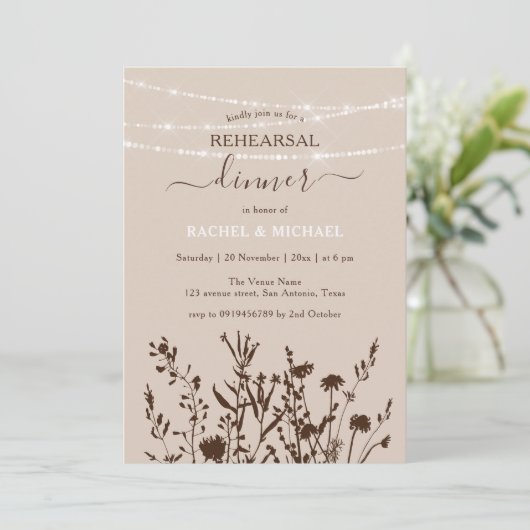 Rustikale Wildblumen String Lights Probe Abendesse Einladung (Stehend Vorderseite)