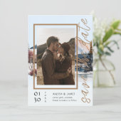 Rustikale Winterlodge im Gebirge Save the Date Einladung (Stehend Vorderseite)