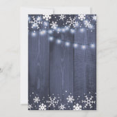 Rustikale Winterschneeflocken-Verlobungsparty Einladung (Rückseite)