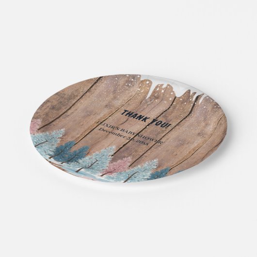 Rustikale Winterwald Pine Trees Kinderdusche Pappteller (Schrägansicht)