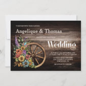 Rustikale Wood Floral Wagon Wheel Wedding Einladung (Vorderseite)