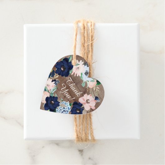 Rustikale Wood Navy & Blush Floral Baby Dusche Gef Geschenkanhänger (Beispiel)