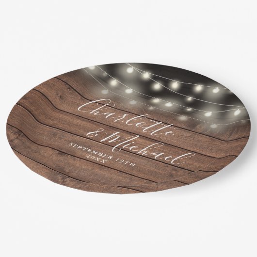 Rustikale Wood-Signature-Skripte Hochzeit Pappteller (Schrägansicht)