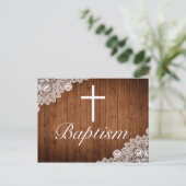 Rustikale Wood & White Lace Baby Taufe Ankündigungspostkarte (Stehend Vorderseite)