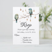 Rustikale Woodland Love Birds Romantische Hochzeit RSVP Karte (Stehend Vorderseite)