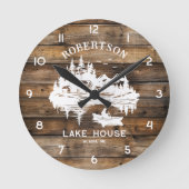 Rustikale Woodsee-Landschaft Familienname Runde Wanduhr (Vorderseite)