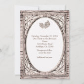 Rustikale Woodsy Pine Cone White Wood Einladungen (Rückseite)