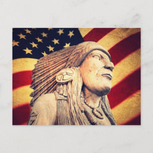 Rustikaler Amerikanische Ureinwohner unter US-Flag Postkarte