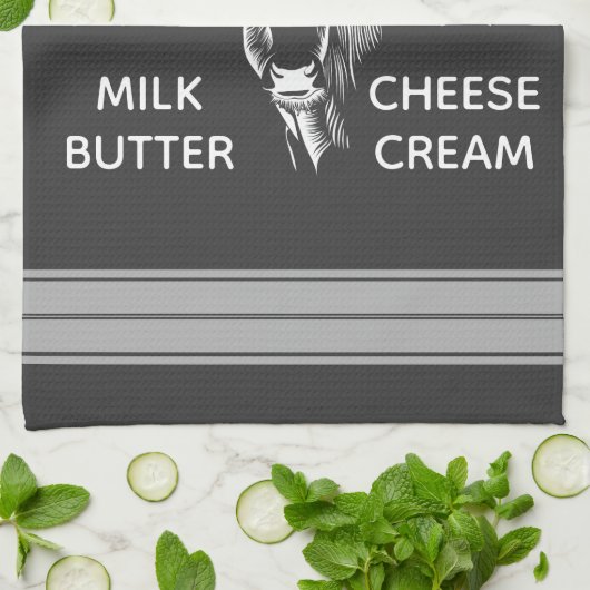 Rustikaler Bauernhof-frische Milchkuh u. Streifen Geschirrtuch (Gefaltet)