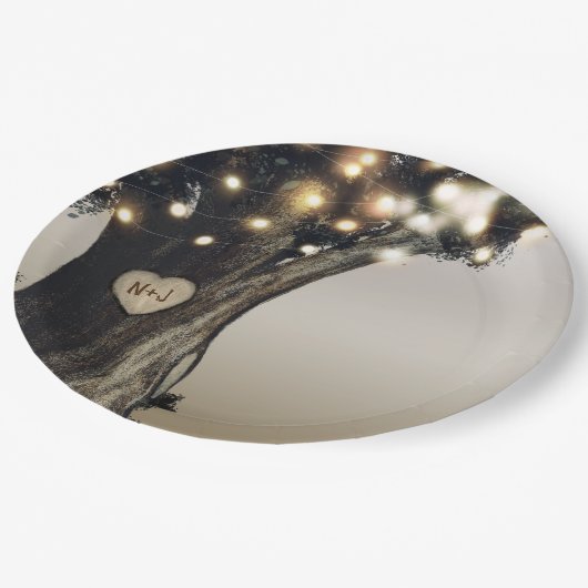 Rustikaler Baum & Licht Moderne Barnhochzeit Pappteller (Schrägansicht)