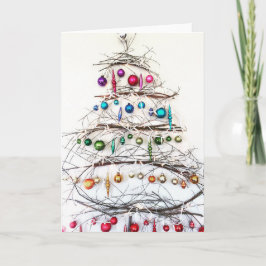 Rustikaler Baum mit Zweigen auf Weihnachtskarte Feiertagskarte