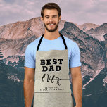 Rustikaler Beige Bester Vater je Vatertag Schürze<br><div class="desc">Rustikal Beige Bester Vater je Vatertag Schürze. Der Text ist eine trendige Typografie auf beige rustikalen Hintergrund. Fügen Sie Ihre Namen hinzu und machen Sie ein großartiges Geschenk für Vatertag,  Geburtstag oder Weihnachten. Ein wunderbarer und süßer Sake für Papa,  neuen Vater oder Großvater.</div>