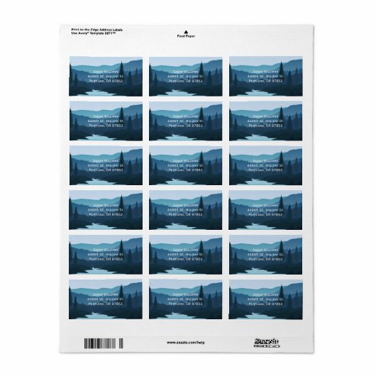 Rustikaler Bergwaldsteg mit Pinienbäumen Adressaufkleber (Vorne)