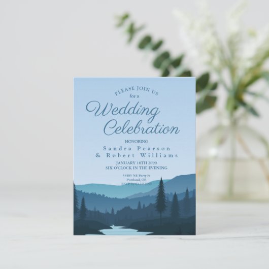 Rustikaler Bergwaldsteg mit Pinienbäumen Einladung (Stehend Vorderseite)