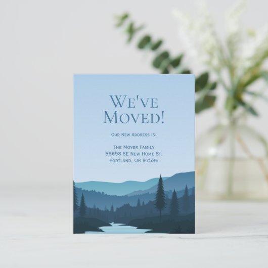 Rustikaler Bergwaldsteg mit Pinienbäumen Postkarte (Stehend Vorderseite)