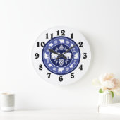 Rustikaler Blaubärenpinecon rund um die Uhr (Zuhause)