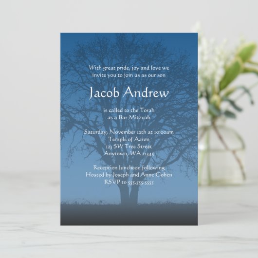 Rustikaler Blauer Baum Bar Mitzvah Einladungen (Stehend Vorderseite)