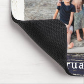 Rustikaler blauer Holzrahmen Familienname Foto Mousepad (Ecke)