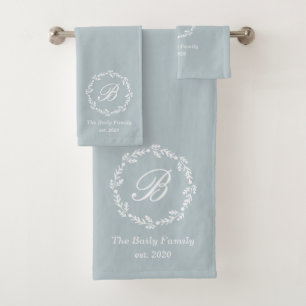 Rustikaler blauer Winterkranz Familienname Monogra Badhandtuch Set