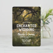Rustikaler, blumengeschmückter Waldbaum Hochzeitwa Einladung (Stehend Vorderseite)