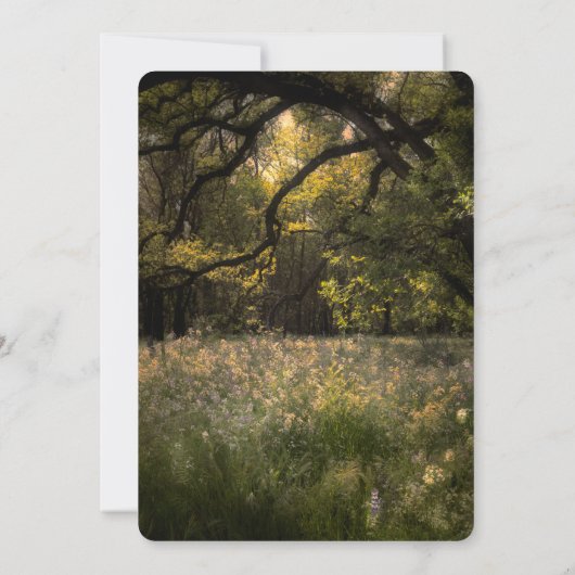 Rustikaler, blumengeschmückter Waldbaum Hochzeitwa Einladung (Rückseite)