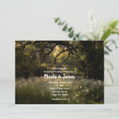 Rustikaler, blumengeschmückter Waldbaum Hochzeitwa Einladung (Stehend Vorderseite)