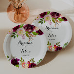Rustikaler Blush Burgund Blumenkuchen Pappteller<br><div class="desc">Diese rustikale,  rot-bordeauxfarbene Hochzeitstorte ist perfekt für einen einfachen Hochzeitsempfang. Die Einrichtung besteht aus rosa,  rot,  bordeauxrot und bordfarbenen Blume mit grünem Blattwerk. Machen Sie es sich selbst,  indem Sie die Namen der Braut und Bräutigam und Hochzeitstag.</div>