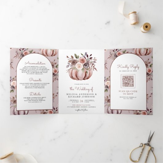 Rustikaler Boho Neutral Pumpkin Floral QR Code Hoc Dreifach Gefaltete Einladung (Innenseite)
