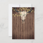 Rustikaler Boho Skull and Lights on Wood Wedding RSVP Karte (Rückseite)
