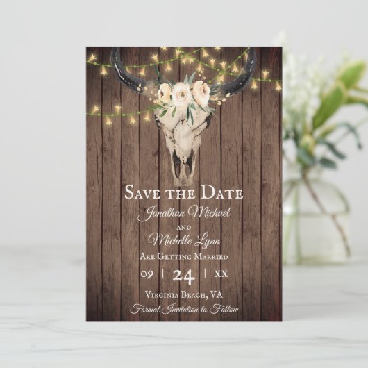 Rustikaler Boho Skull and Lights on Wood Wedding Save The Date (Stehend Vorderseite)