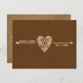 Rustikaler brauner Kraft-Herz-Arrow Save the Date Ankündigungspostkarte (Vorne/Hinten)
