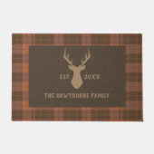 Rustikaler brauner Tartan Custom Familienname Deer Fußmatte (Vorderseite)