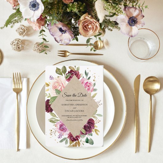 Rustikaler Burgundy Kraft farbiger Blumenrahmen Save The Date