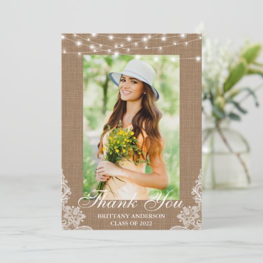 Rustikaler Burlap Lace String Lights Foto Abschlus Dankeskarte (Stehend Vorderseite)