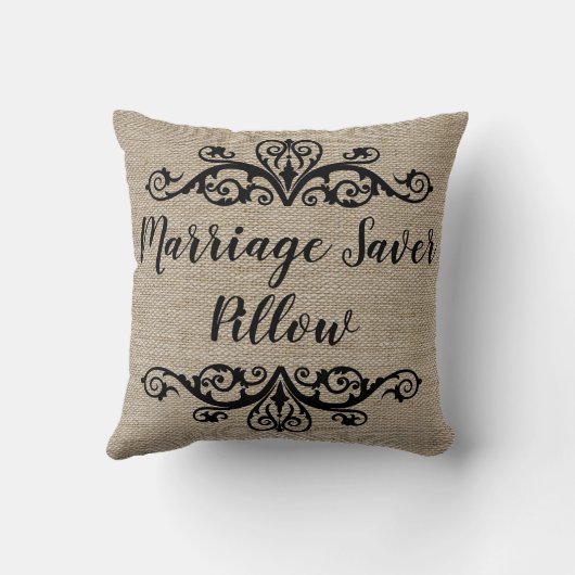 Rustikaler Burlap Look Heiratsretter Kissen (Rückseite)