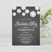 Rustikaler Chalkboard Hanging Lanterns Abschluss Einladung (Stehend Vorderseite)