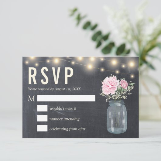 Rustikaler Chalkboard Peony Floral Mason | RSVP-Ka Einladung (Stehend Vorderseite)