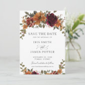 Rustikaler Chic Burgundy Burnt Orange Blumenhochze Save The Date (Stehend Vorderseite)