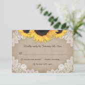Rustikaler Chic Wood Lace Sunflower Wedding RSVP (Stehend Vorderseite)