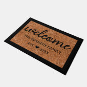 Rustikaler Coir Look Willkommen Familienname Perso Fußmatte (Schrägansicht)