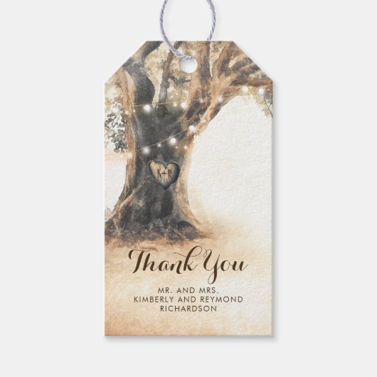 Rustikaler Eichenbaum und gemeißelte Herzenshochze Geschenkanhänger (Vorderseite)