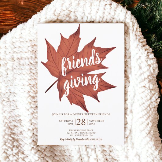 Rustikaler Erntedank aus rotem Ahornblatt Einladung