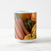 Rustikaler Erntekorb Kürbisse Karotten Kaffeetasse (Mittel)